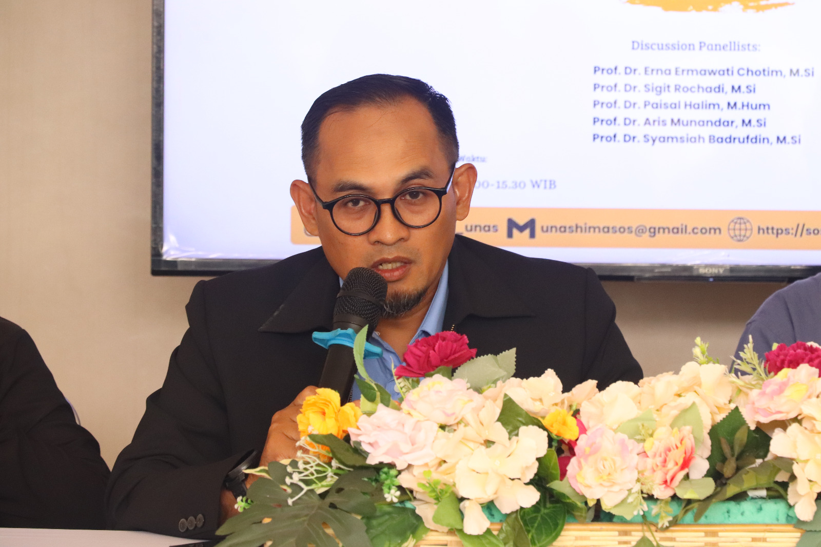 Sambutan oleh Dekan FISIP UNAS, Dr. Aos Yuli Firdaus, S.I.P., M.Si.