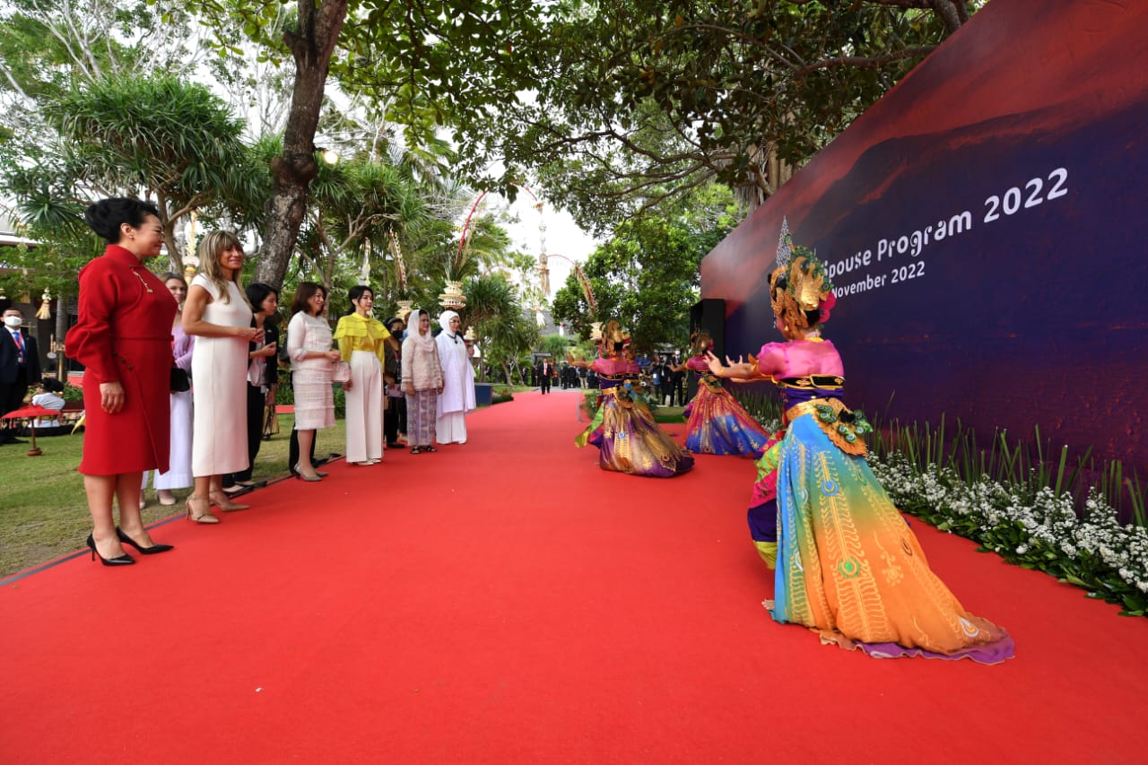 Ibu Iriana Ajak Para Pendamping Pemimpin G20 Melihat Kearifan Lokal Indonesia