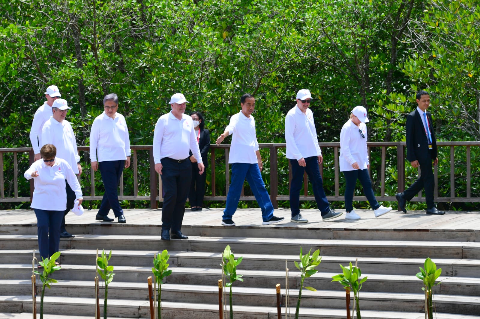 Presiden Joko Widodo mengajak para pemimpin negara G20 dan Lembaga Internasional Mengunjungi Taman Hutan Raya (Tahura)