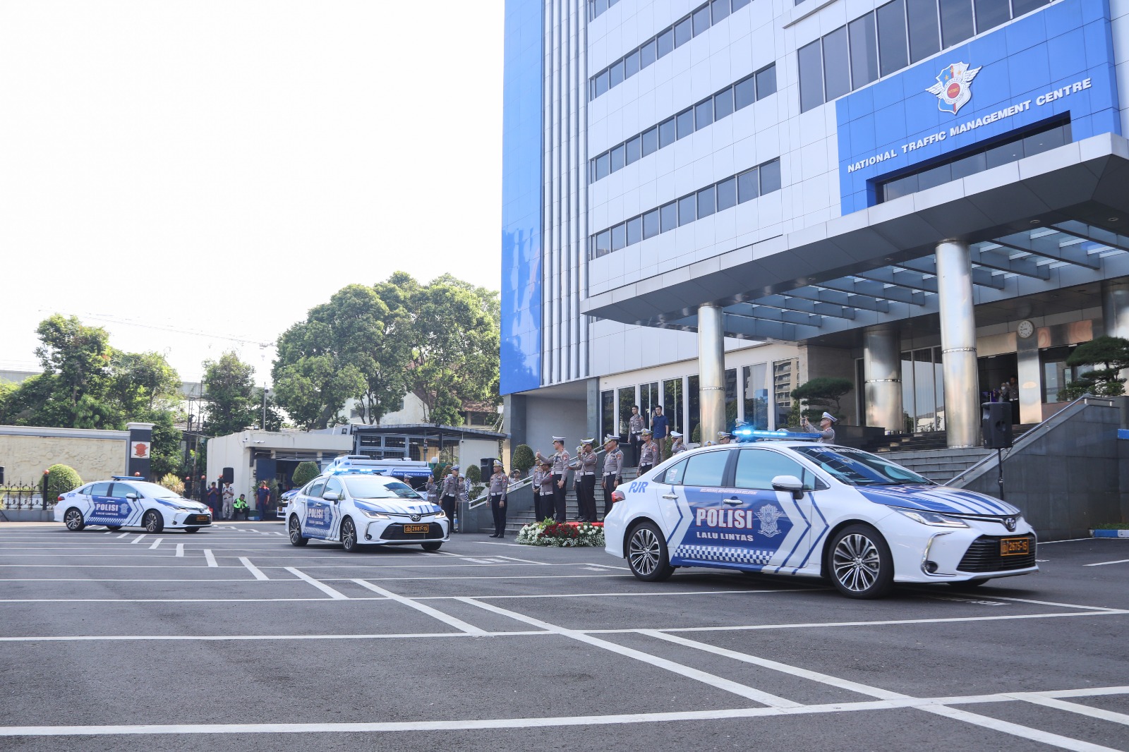 Amankan Arus Mudik dan Balik Lebaran, Kakorlantas Polri Lepas Tim Pamatwil dan Mobile Command Centre