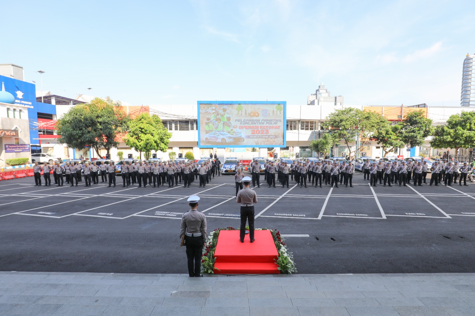 Amankan Arus Mudik dan Balik Lebaran, Kakorlantas Polri Lepas Tim Pamatwil dan Mobile Command Centre