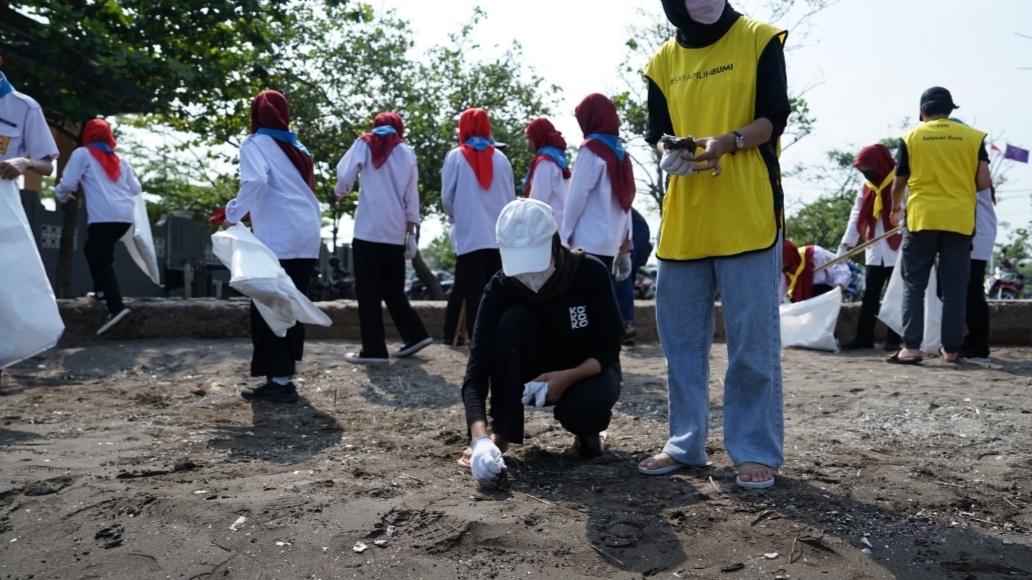 Konsisten dengan Gerakan #SayangBumi, Acer Bersama Seasoldier Tanam Ratusan Bibit Mangrove dan Bersihkan Pantai