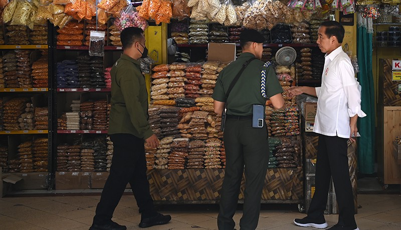 Jokowi Blusukan ke Pasar Johar Baru, Dengarkan Aspirasi Langsung Masyarakat
