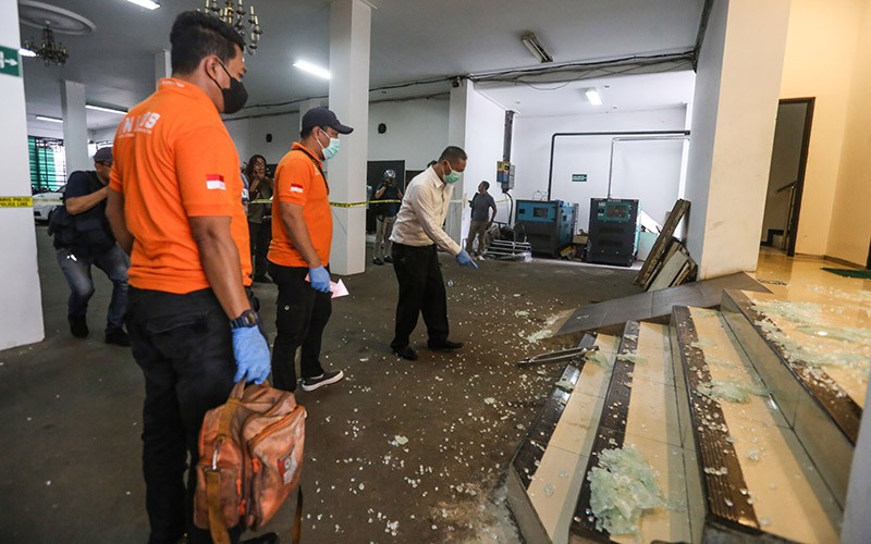 Penembakan Kantor MUI, Kaca-Kaca Berhamburan